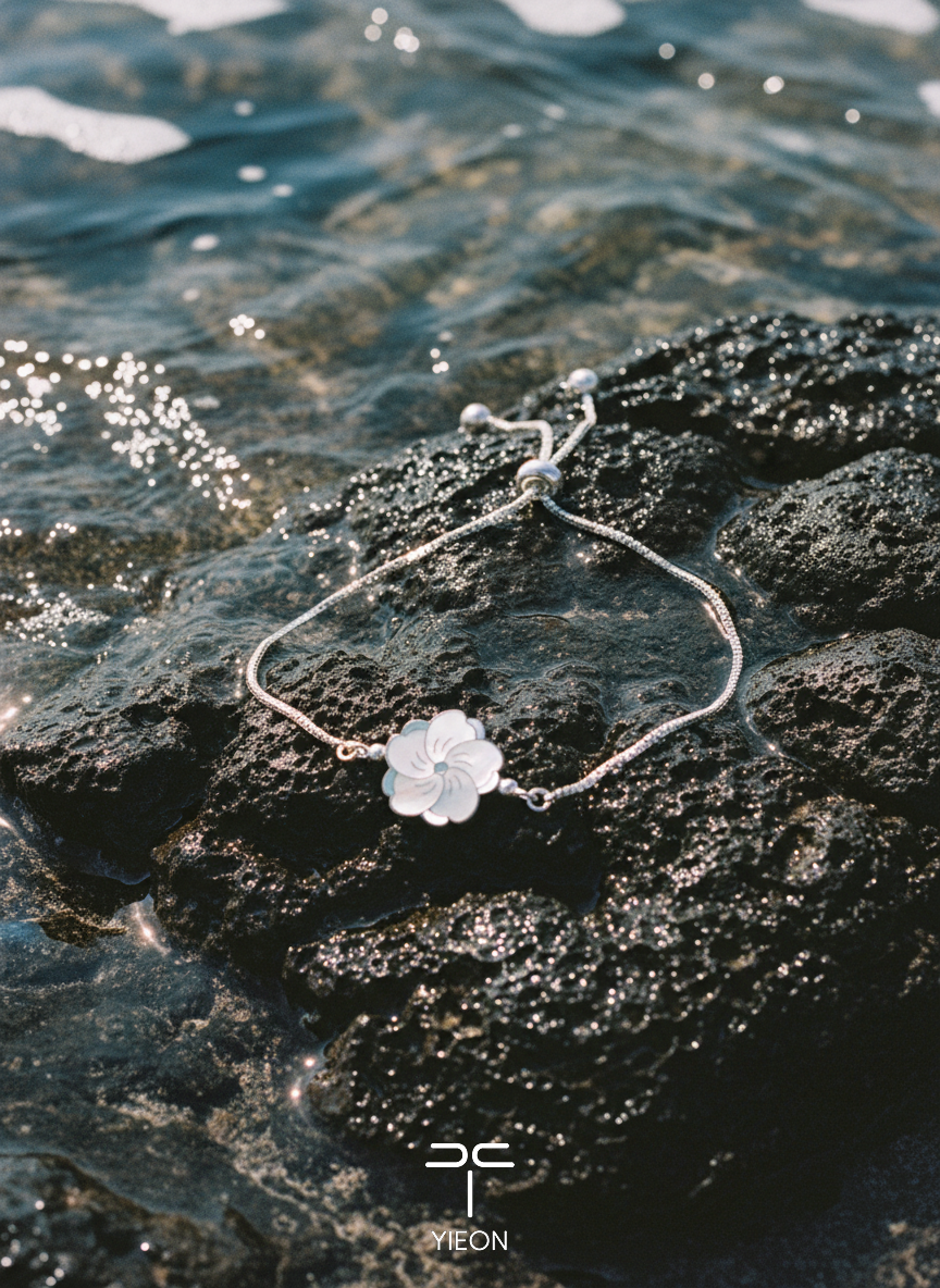 Camellia (Blossom) Mother-of-Pearl Lacquer Bracelet