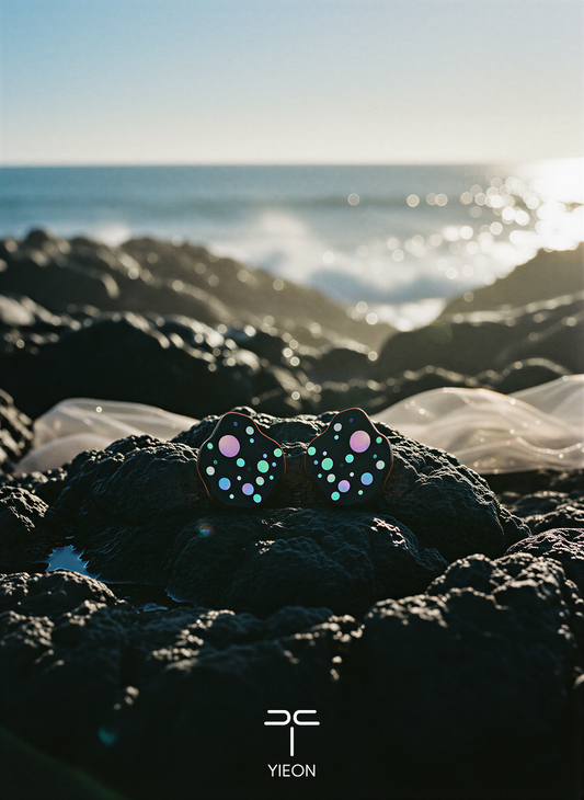 Planet Mother-of-Pearl Lacquer Ear Stud