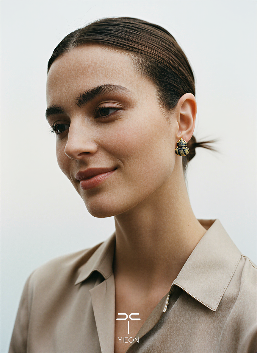 Autumn Moon (Fulu) Song Brocade Ear Stud