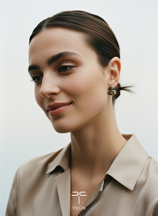 Autumn Moon (Fulu) Song Brocade Ear Stud