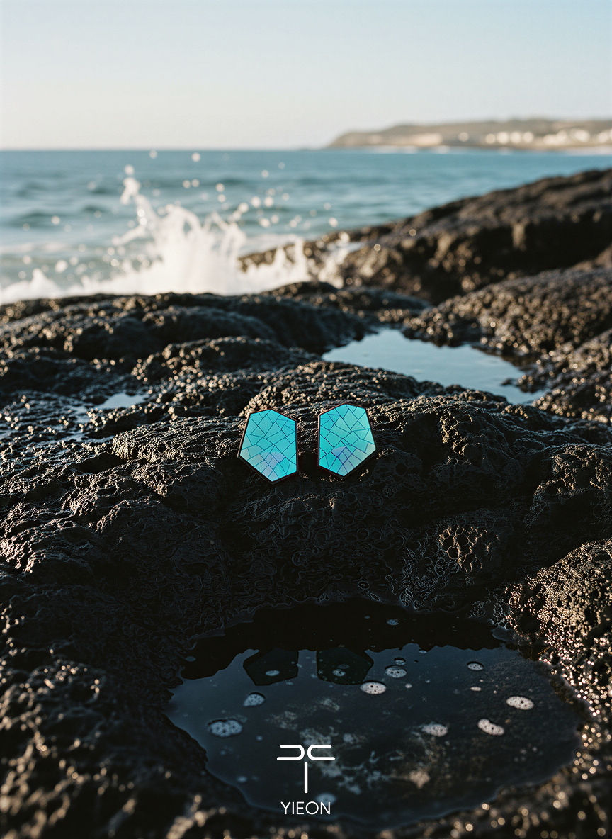 Chaos Neon Field (Neon Code) Mother-of-Pearl Lacquer Ear Stud