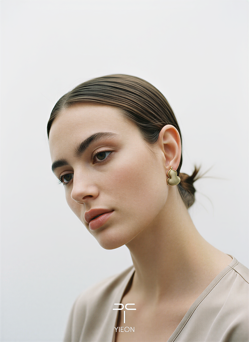 Lumen (Fulu) Song Brocade Ear Stud