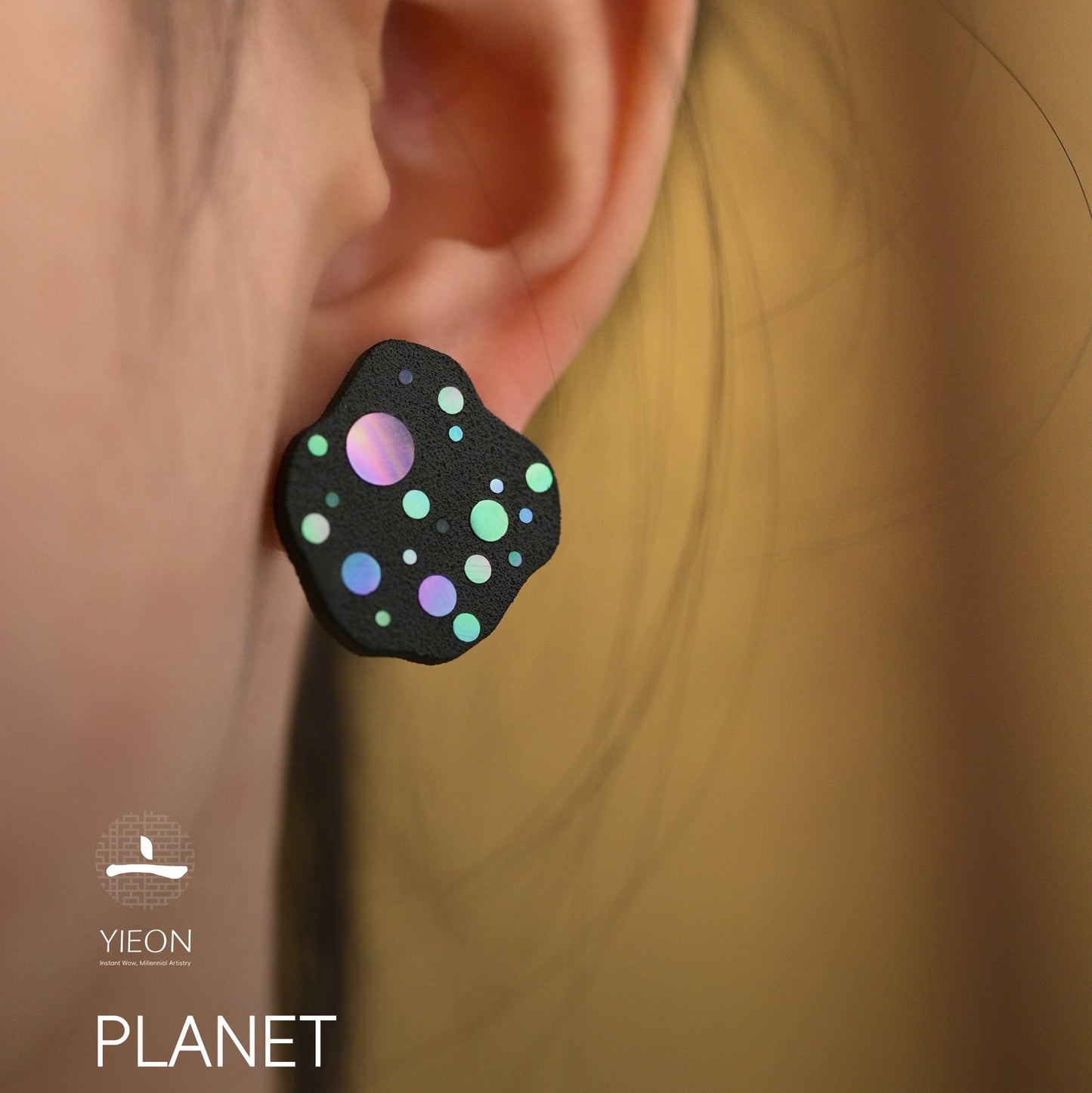 Planet Mother-of-Pearl Lacquer Ear Stud