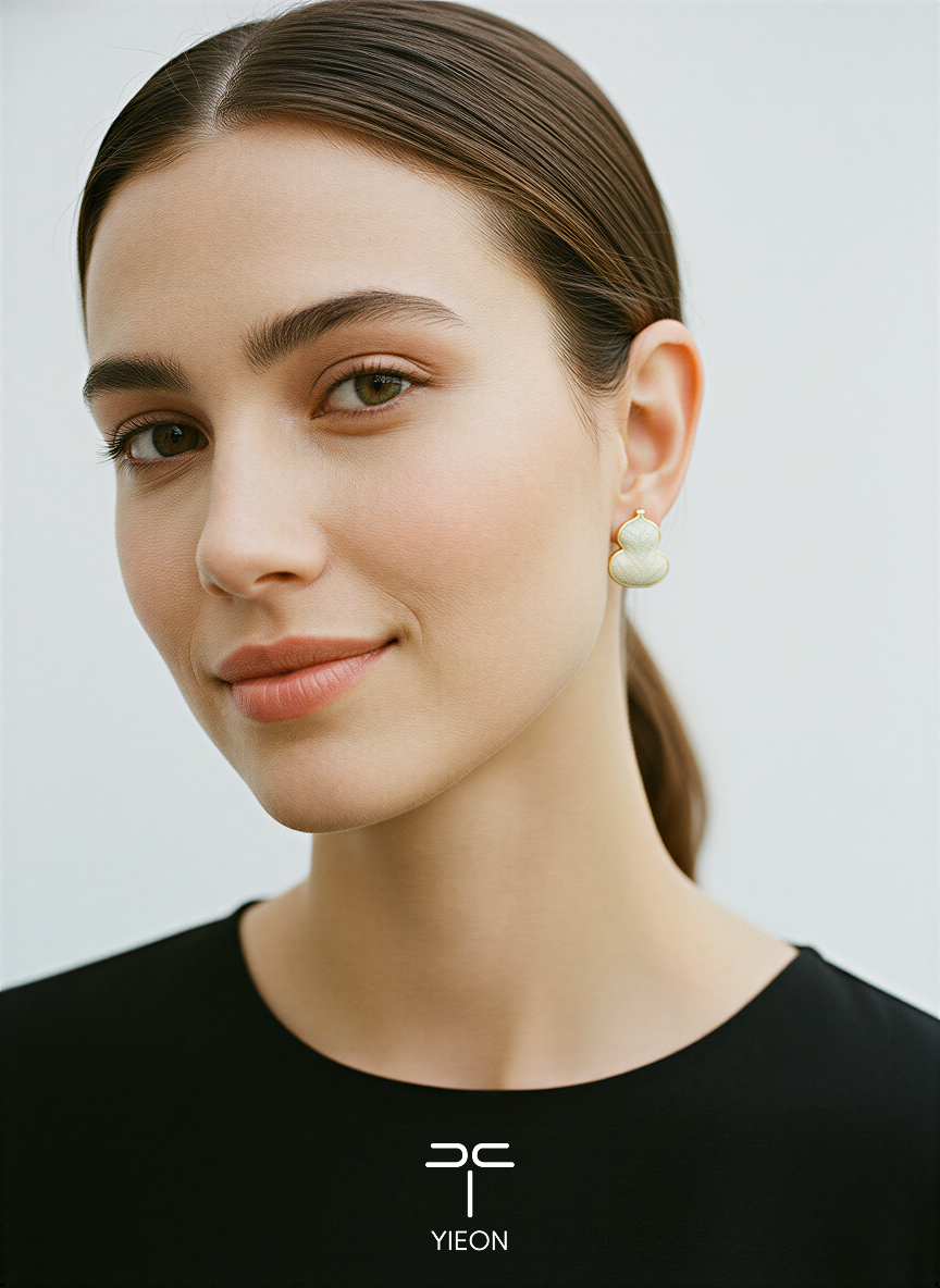 Mist Green (Fulu) Song Brocade Ear Stud