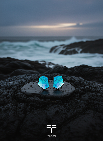 Chaos Neon Field (Neon Code) Mother-of-Pearl Lacquer Ear Stud