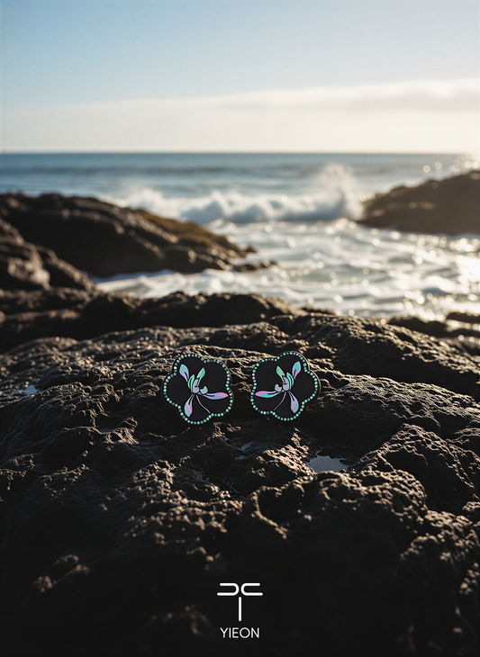 Orchid (Blossom) Mother-of-Pearl Lacquer Ear Stud