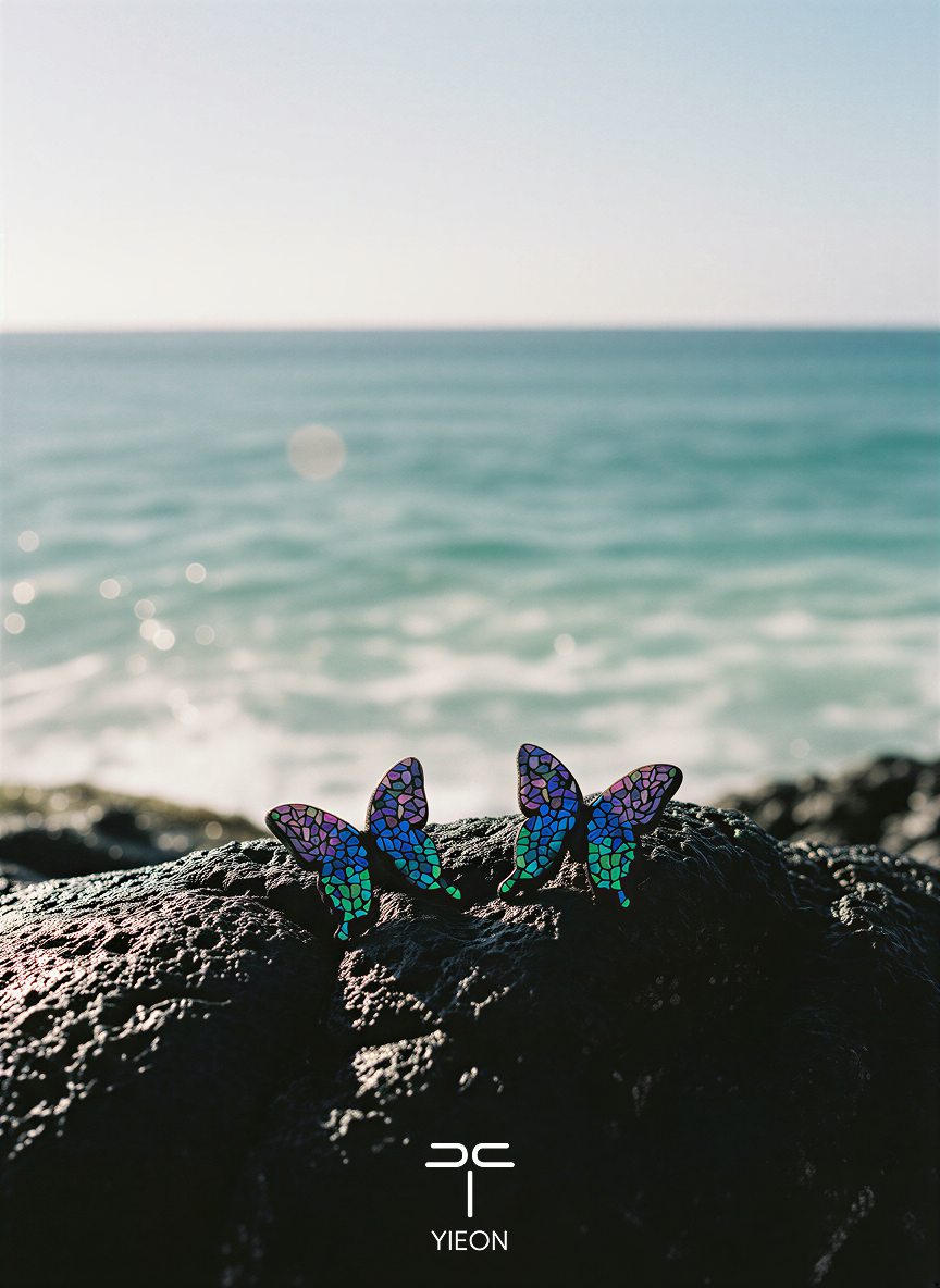 Green & Purple Butterfly (Butterfly) Mother-of-Pearl Lacquer Ear Stud