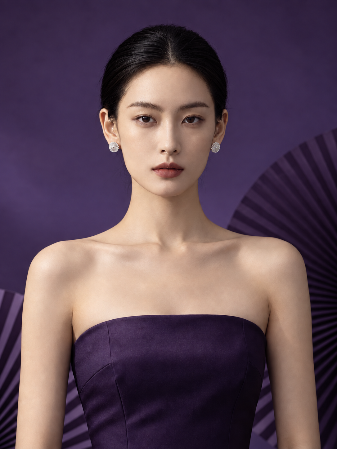 Halo (Sun) Filigree Inlay Earring worn by a model