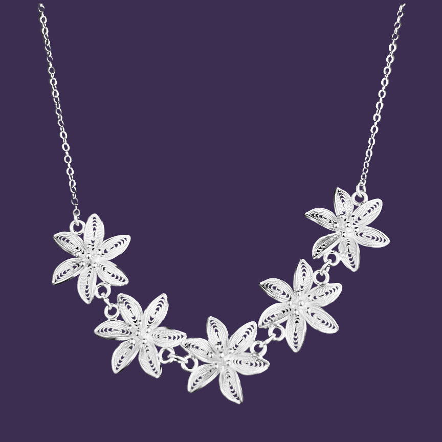 Lily filigree necklace in 999 fine silver